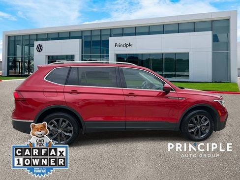 Used 2022 Volkswagen Tiguan SE w/ Panoramic Sunroof Package FWD image 5