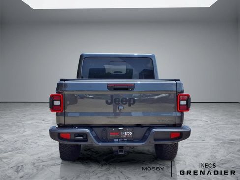 Used 2025 Jeep Gladiator Sport AWD/4WD image 6