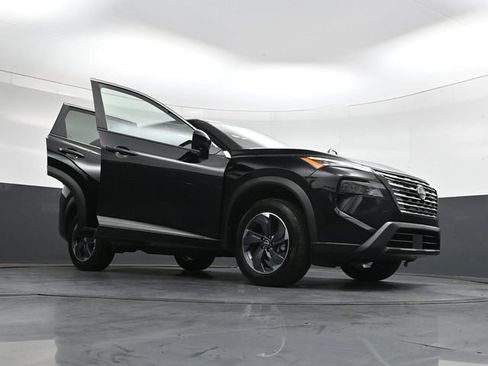 Used 2025 Nissan Rogue SV FWD image 46