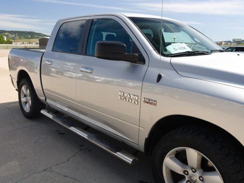 Used 2016 RAM 1500 Classic SLT w/ SLT Plus D←cor Group AWD/4WD image 11