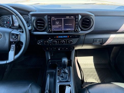 Used 2021 Toyota Tacoma TRD Sport w/ TRD Premium Sport Package AWD/4WD image 13