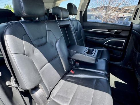 Used 2020 Kia Telluride S w/ S 8 Passenger Seating Package AWD/4WD image 14