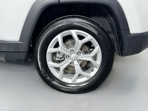 Used 2024 Jeep Compass Latitude AWD/4WD image 28