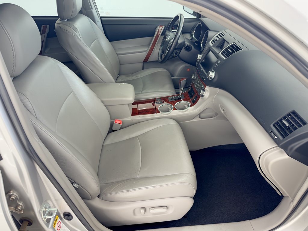 Used 2011 Toyota Highlander Limited w/ Tow Pkg FWD image 30