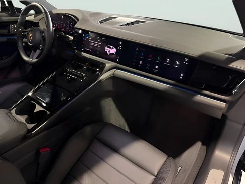 Used 2024 Porsche Panamera image 32
