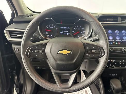 Used 2023 Chevrolet TrailBlazer LT w/ Convenience Package FWD image 3
