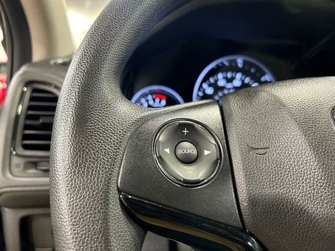 Used 2021 Honda HR-V LX image 12