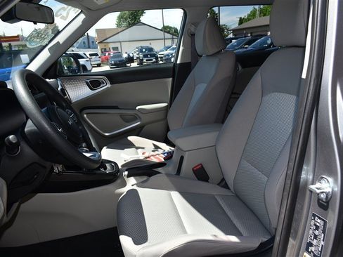 Used 2025 Kia Soul LX w/ LX Technology Package FWD image 10