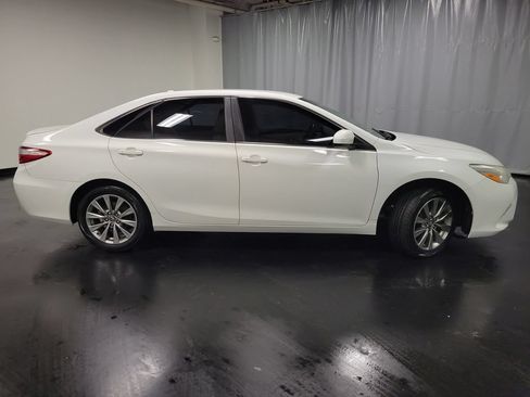 Used 2017 Toyota Camry XLE FWD image 9