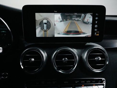 Used 2022 Mercedes-Benz GLC 300 4MATIC w/ Multimedia Package Lite image 17