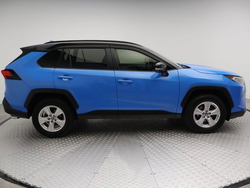 Used 2019 Toyota RAV4 XLE w/ Convenience Package FWD image 7