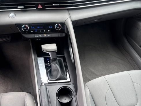 Certified 2022 Hyundai Elantra SEL FWD image 30
