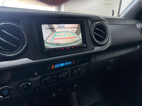 Used 2019 Toyota Tacoma TRD Off-Road AWD/4WD image 19
