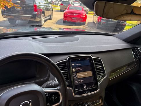 Used 2018 Volvo XC90 T6 Momentum w/ Momentum Plus Package image 27