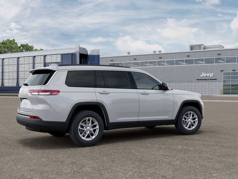 New 2026 Jeep Grand Cherokee L Laredo w/ Trailer Tow Package AWD/4WD image 2