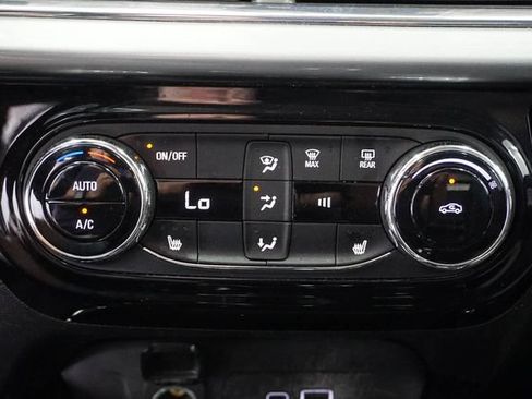 Used 2025 Chevrolet Trax LT w/ Driver Confidence Package FWD image 18