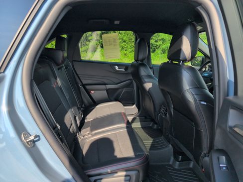 Used 2025 Ford Escape ST-Line w/ Tech Pack #1 FWD image 30