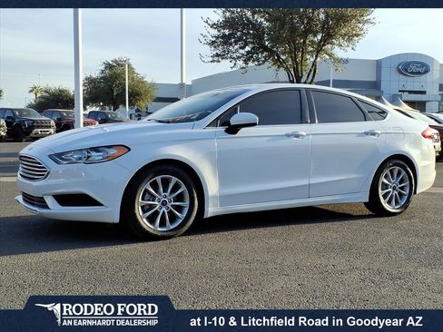 Certified 2017 Ford Fusion SE image 1