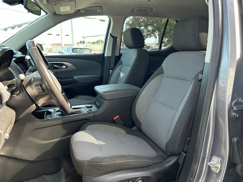Used 2020 Chevrolet Traverse LT image 18