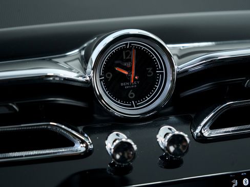 Certified 2025 Bentley Bentayga image 41