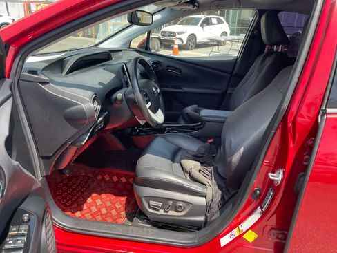 Used 2017 Toyota Prius Prime Advanced w/ Preferred Accessory Package FWD image 6