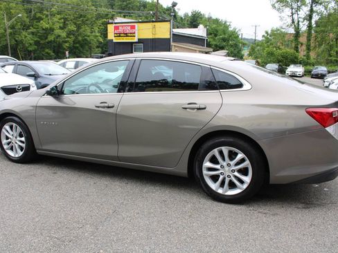 Used 2017 Chevrolet Malibu LT w/ Leather Package FWD image 11