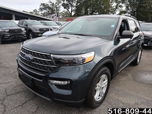 Used 2022 Ford Explorer XLT w/ Equipment Group 202A image 7