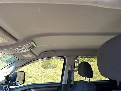 Used 2020 Nissan Titan SV w/ SV Convenience Package image 15