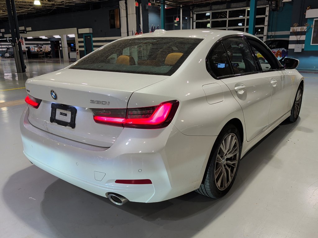 Certified 2023 BMW 330i xDrive Sedan w/ Premium Package AWD/4WD image 9