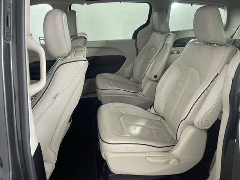 Used 2018 Chrysler Pacifica Limited w/ Advanced Safetytec Group image 21