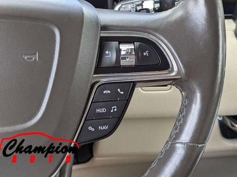 Used 2019 Lincoln Navigator Select w/ Technology Package RWD image 31