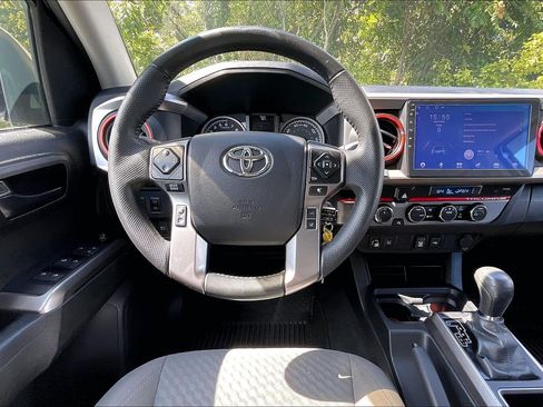Used 2022 Toyota Tacoma SR5 AWD/4WD image 5