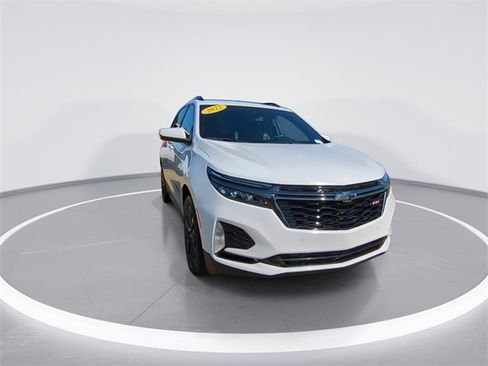 Used 2022 Chevrolet Equinox RS image 2