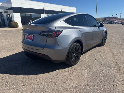 Used 2025 Tesla Model Y Long Range image 5