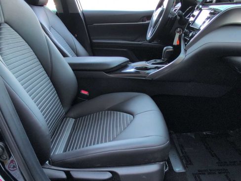 Used 2018 Toyota Camry L image 22