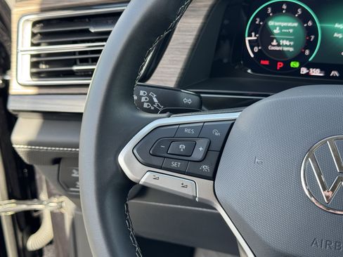 Used 2025 Volkswagen Atlas SEL image 21