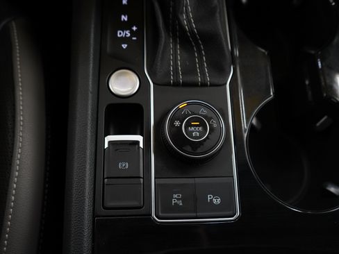 Used 2023 Volkswagen Atlas SEL Premium AWD/4WD image 24
