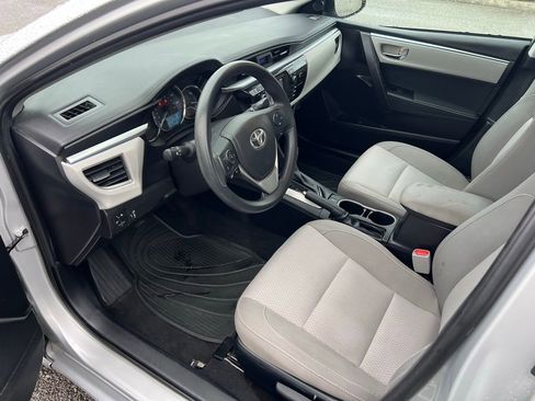 Used 2015 Toyota Corolla LE image 11