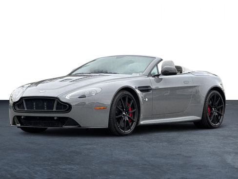 Used 2015 Aston Martin V12 Vantage S image 22