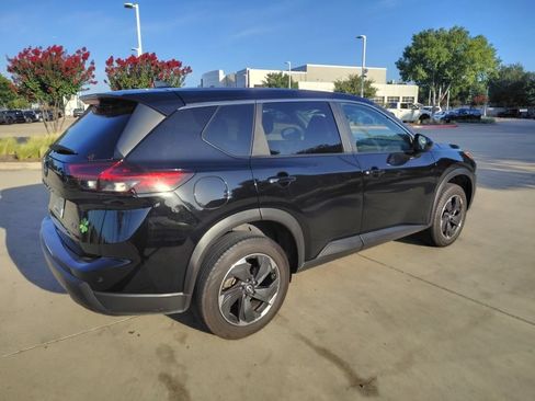 Used 2024 Nissan Rogue SV FWD image 11