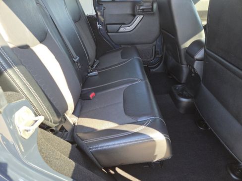 Used 2018 Jeep Wrangler Unlimited Sport image 19