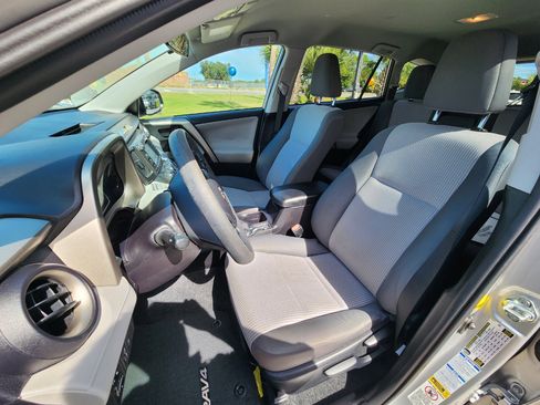 Used 2014 Toyota RAV4 LE image 17