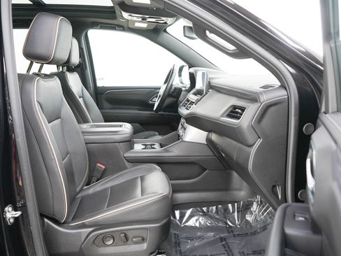 Used 2024 GMC Yukon SLT w/ SLT Luxury Package AWD/4WD image 11