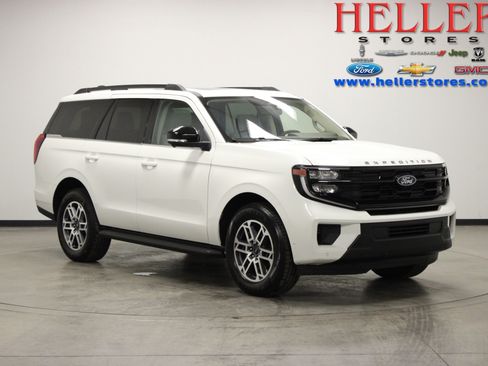 Used 2025 Ford Expedition Active image 1