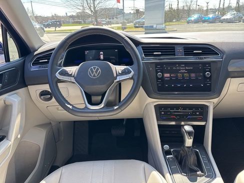 Used 2023 Volkswagen Tiguan SE FWD image 25