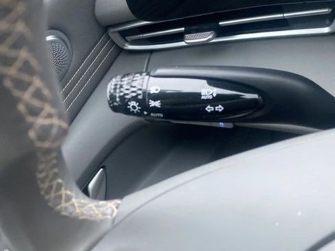 Used 2023 Hyundai Elantra SEL w/ Convenience Package image 17