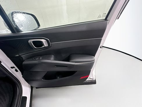 Used 2024 Kia Sorento S image 32