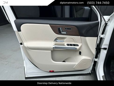 Used 2023 Mercedes-Benz EQB 300 4MATIC w/ Exclusive Package image 23