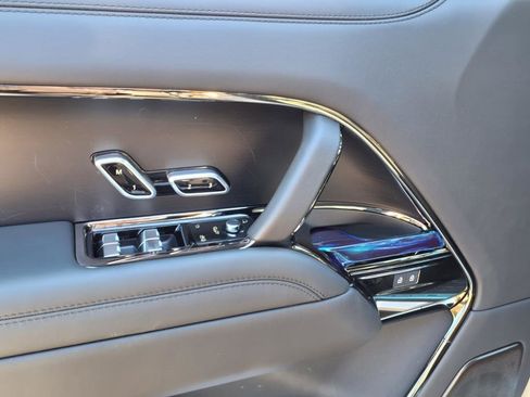 New 2025 Land Rover Range Rover SV image 10