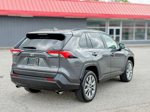 Used 2023 Toyota RAV4 XLE Premium image 12